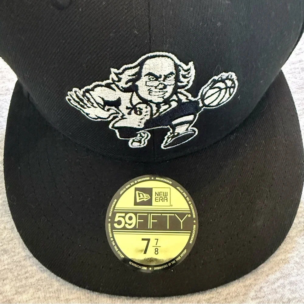 Philadelphia 76ers Black White Cap New Era 59Fifty Fitted Limited Edition